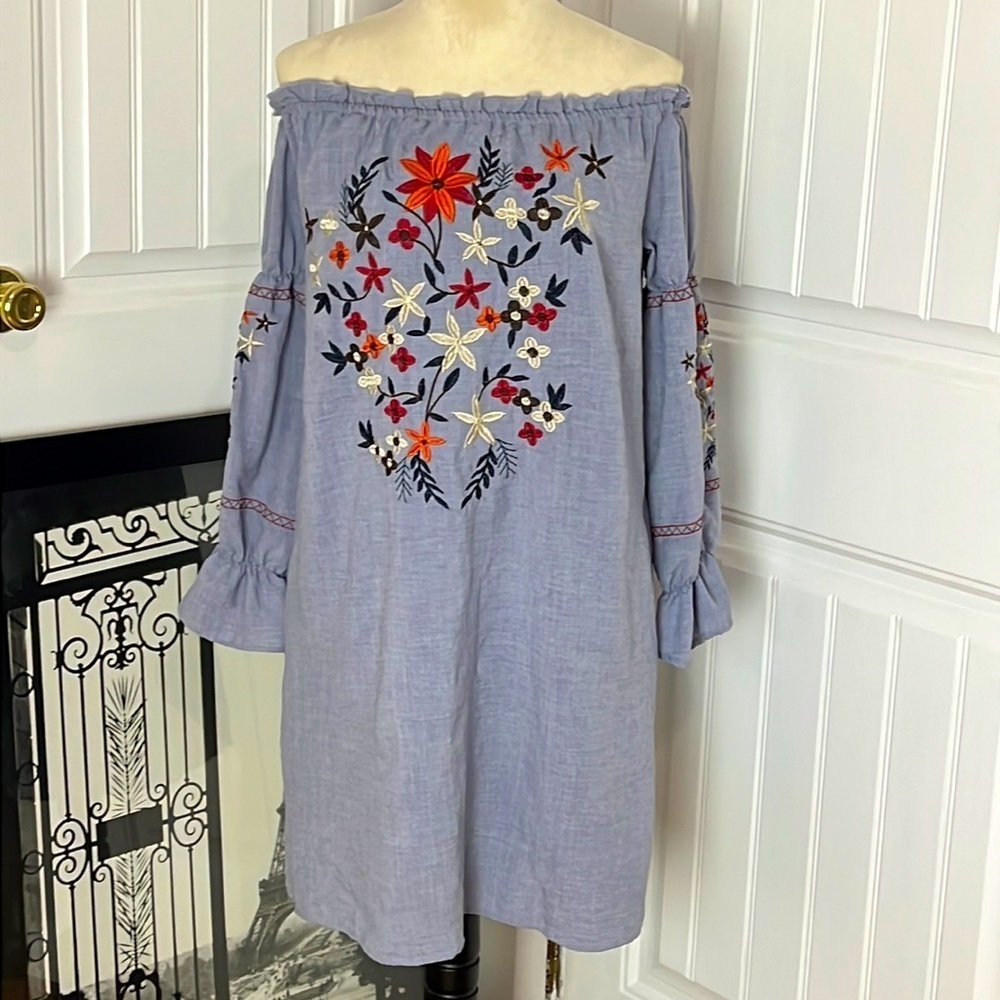 LISTICLE SZ M EMBROIDERED DRESS, Denimlook fabric, on/off shoulder style, BOHO